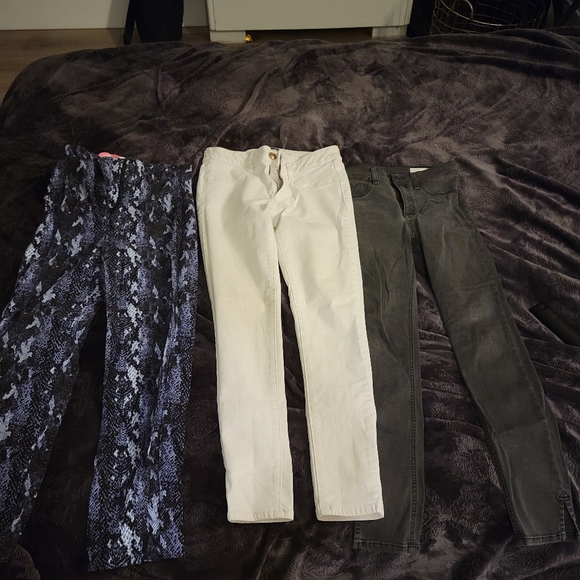 Size small pants bundle - Picture 1 of 2